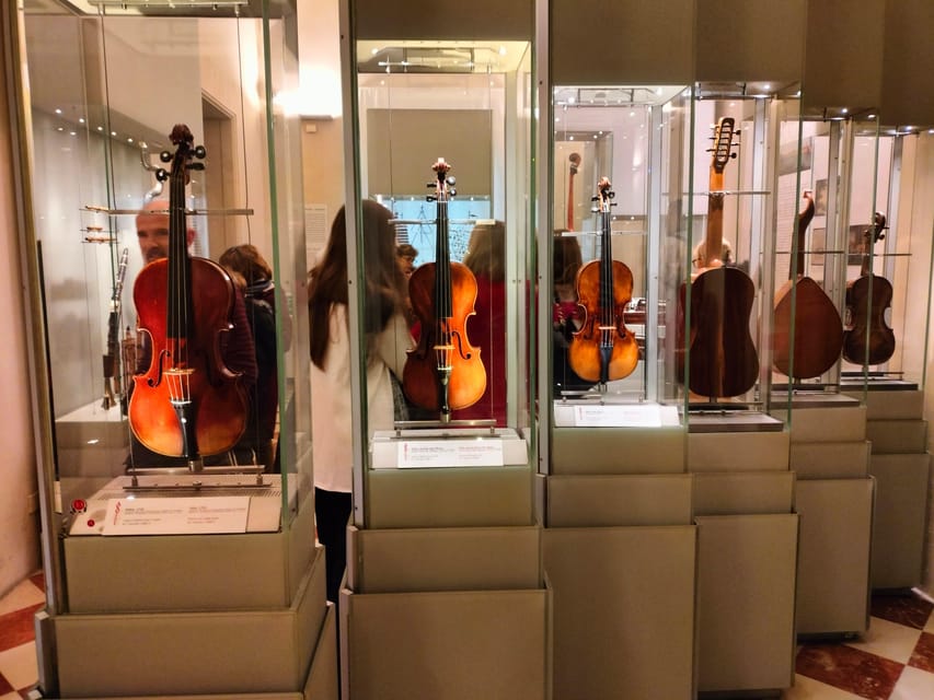 Florence: Accademia and David Skip-the-Line Entry Ticket - How long you need inside