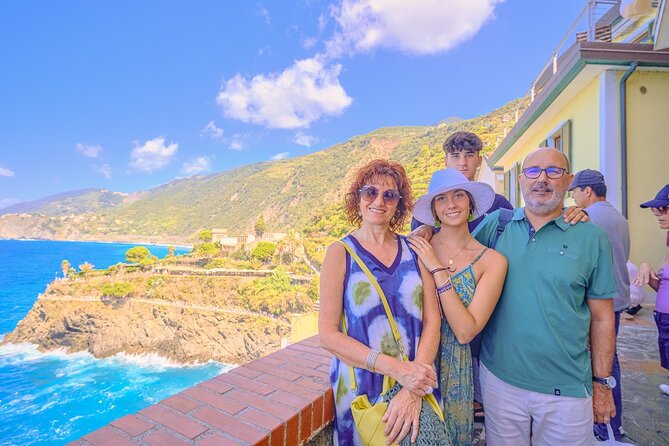 Florence: Cinque Terre Park Day Trip with Optional Street Food - Manarola: one hour of cliffside views