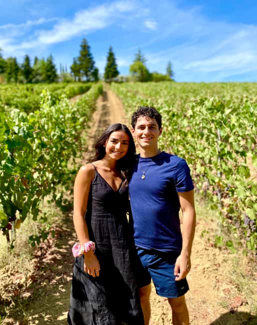 Florence: Countryside Tour with Wine Tasting & Pasta Class - The guides shape the mood