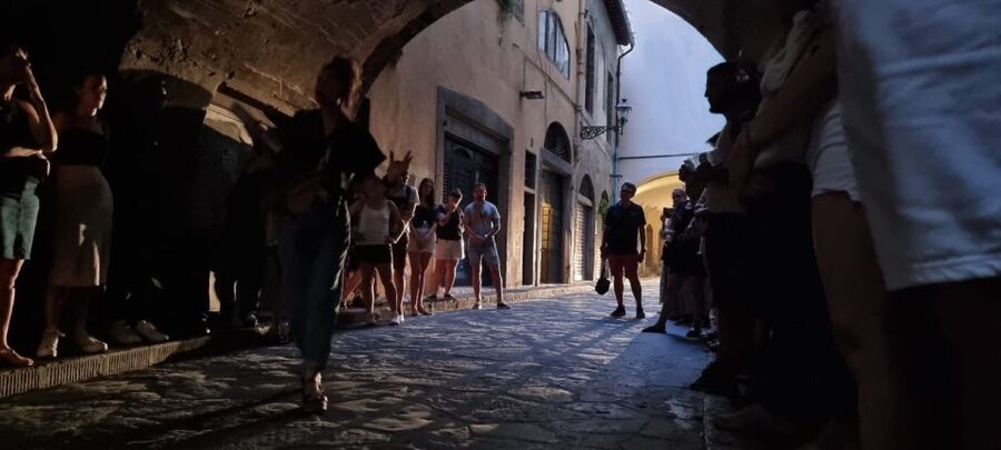 Florence: Dark Mysteries and Legends Guided Walking Tour - The Medici, poison, and power in Florence