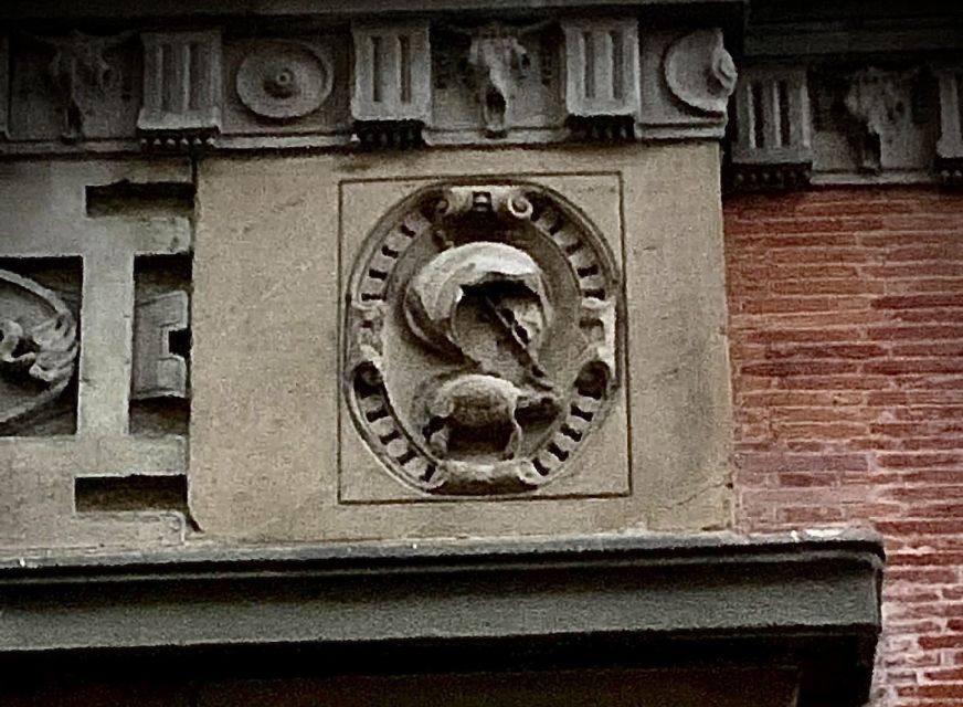 Florence: Dark Mysteries and Legends Guided Walking Tour - Brunelleschi’s quiet square and the first shift in mood