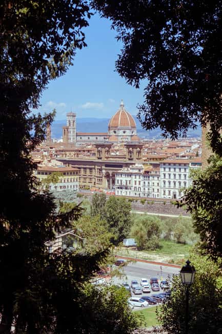 Florence: Eco-Friendly Golf Cart City Tour with Audio Guide - Palazzo Pitti and the Oltrarno district