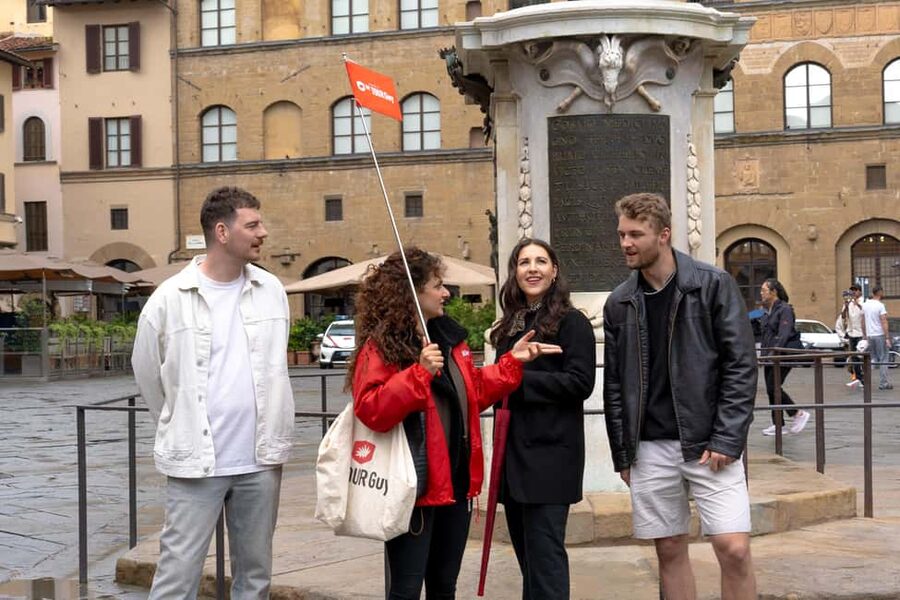 Florence: Food Walking Tour with Local Steak and Tuscan Wine - Ponte Vecchio, Pitti Palace, and the walk into Oltrarno
