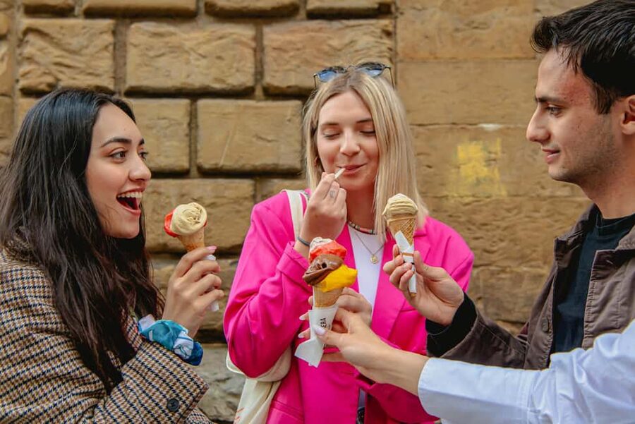 Florence: Guided Food Walking Tour with Tuscan Classics - The Tuscan sandwich and local pasta