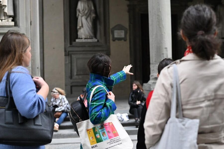 Florence: Guided Tour of Medici Family Secrets and Chapels - Why the Medici story works best on foot