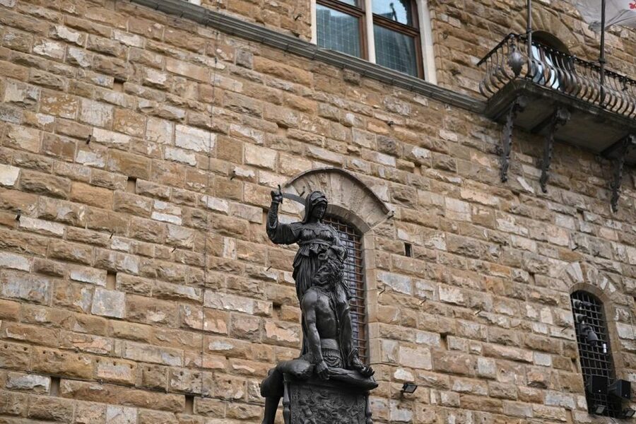 Florence: Guided Tour of Medici Family Secrets and Chapels - Piazza del Duomo and the public face of Florence