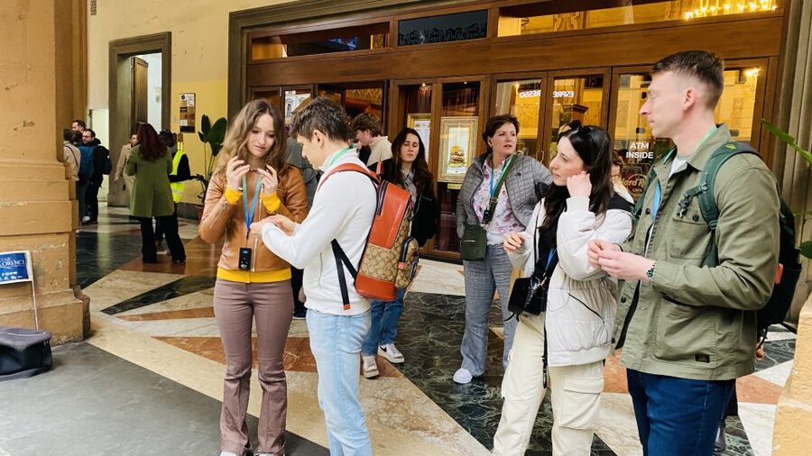 Florence: Guided Walking Tour - Crossing Ponte Vecchio