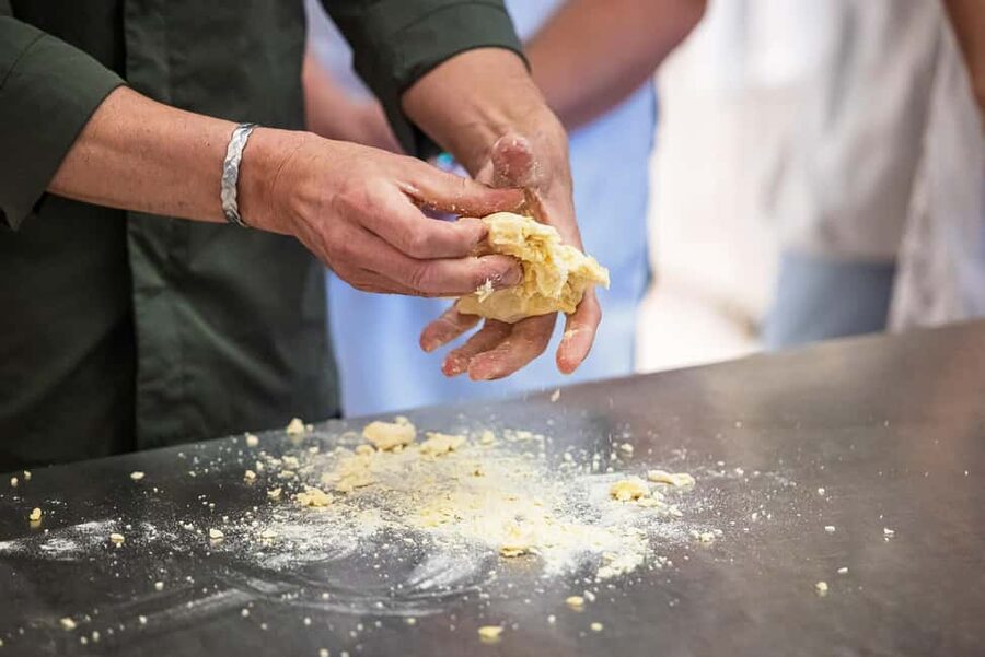Florence: Handmade Pasta & Dessert Class with Unlimited Wine - The optional full-day food plan