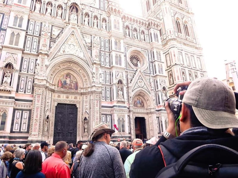 Florence: Medici Family Guided Walking Tour - Crossing Ponte Vecchio into the Oltrarno
