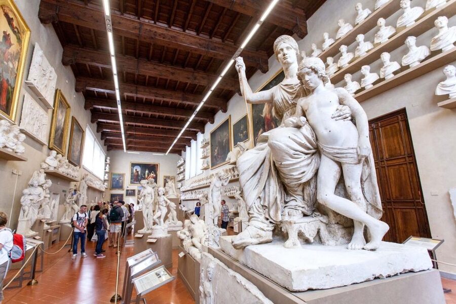 Florence: Michelangelo's David Priority Ticket & Audio App - Finding the host at Via Ricasoli 57