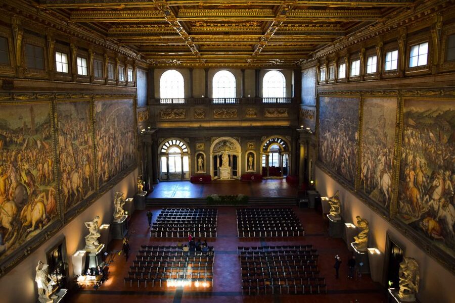 Florence: Mysteries of the Medici Guided Walking Tour - The guides make or break the experience