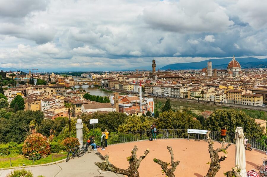 Florence: Old Town Golf Cart Excursion - The meeting point deserves extra care