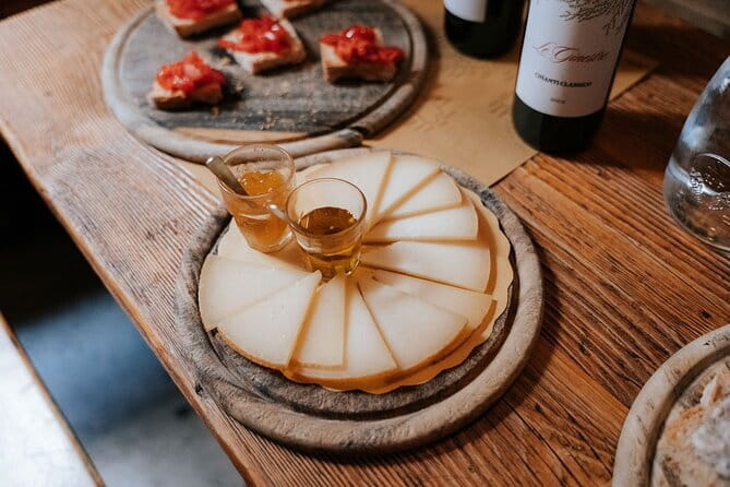 Florence Oltrarno Neighborhood Food & Wine Dine Around - Why Oltrarno makes a good food-tour setting