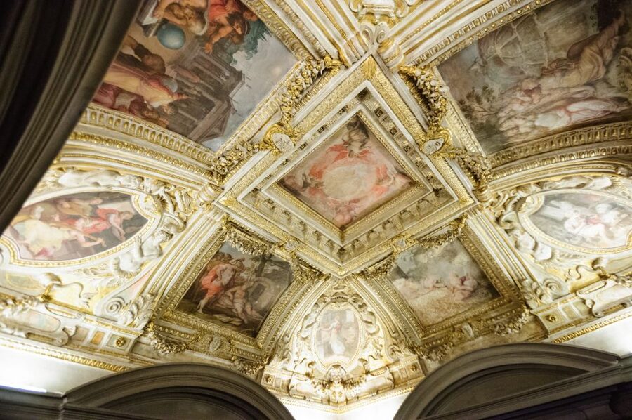 Florence: Palazzo Vecchio Entrance Ticket & Audioguide - The courtyard and the first look inside