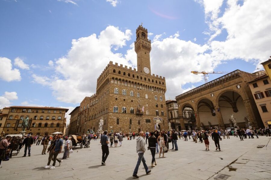 Florence: Palazzo Vecchio Entrance Ticket & Audioguide - Arriving through Piazza della Signoria