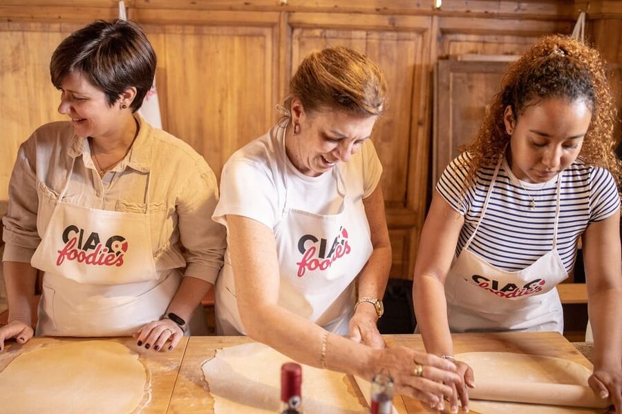Florence: Pizza and Gelato Experience with Unlimited Wine - Key points at a glance