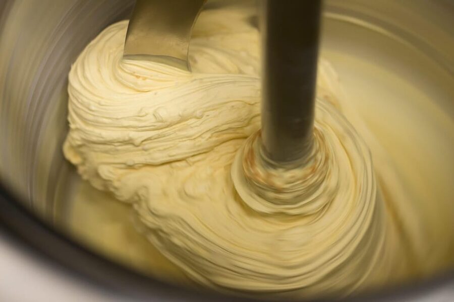Florence: Pizza and Gelato Experience with Unlimited Wine - From the oven to the communal table