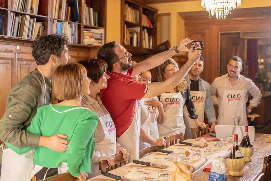 Florence: Pizza and Gelato Experience with Unlimited Wine - Starting with flour, water, and yeast