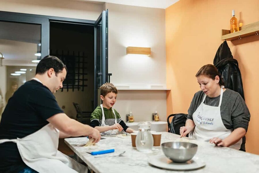 Florence: Pizza and Gelato Preparation Class - Eating your own pizza with Chianti