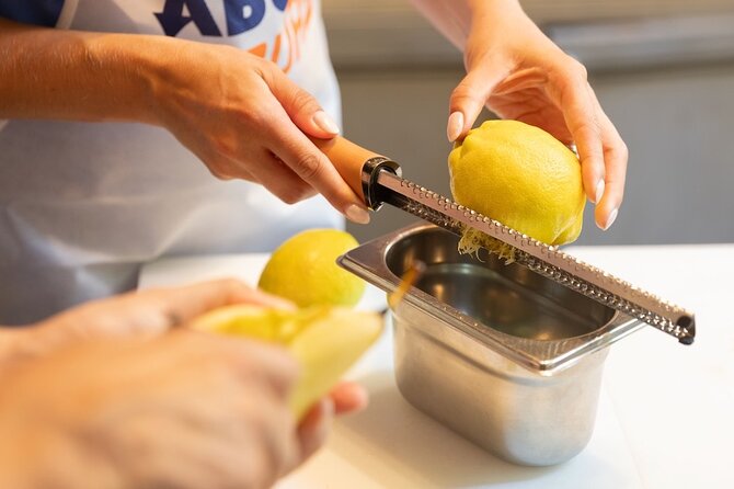 Florence Pizza or Pasta Class with Gelato Making at a Tuscan Farm - The instructors make the long afternoon work
