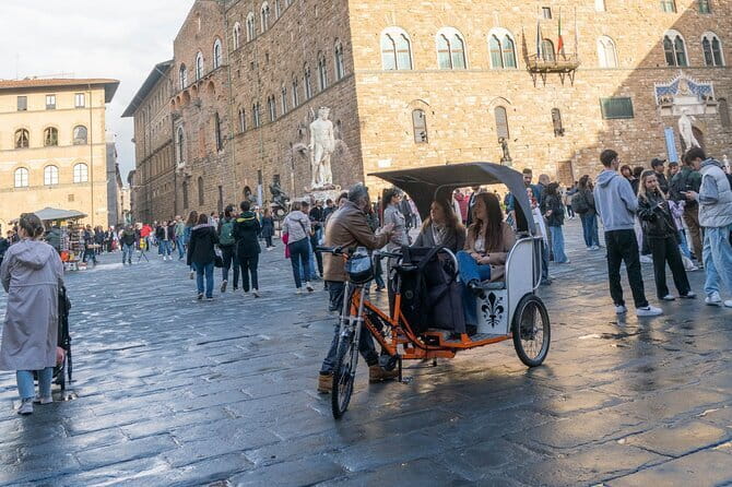 Florence Private Tour: Renaissance, Famous Families & Hidden Gems - Piazza Pitti and the Medici family story