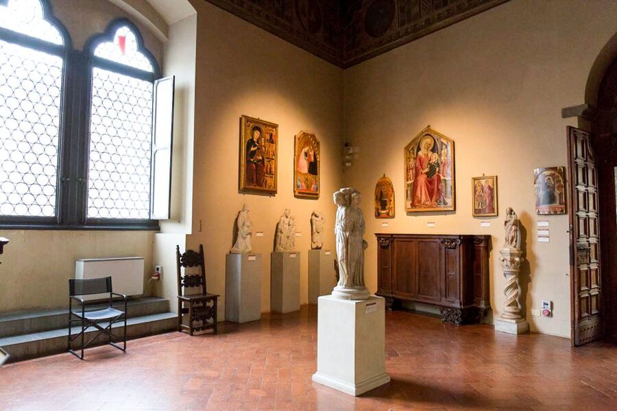 Florence: Reserved Entry Ticket to Bargello Museum - Entering the former palace beside Piazza di San Firenze