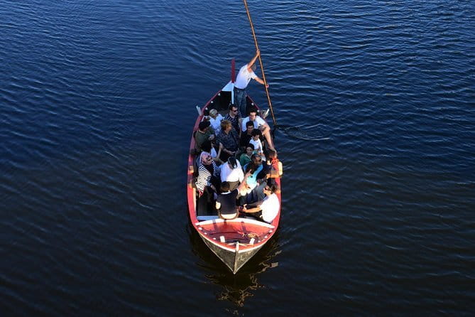 Florence River Cruise on a Traditional Barchetto - Boarding a traditional Florentine barchetto