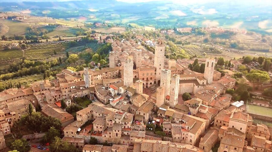 Florence: S. Gimignano, Siena, Chianti & Wine Tasting Lunch - Who should book this experience