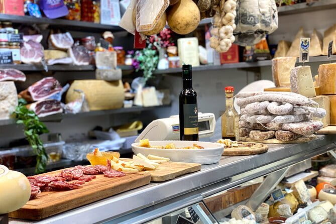 Florence’s Ultimate Food Tour: Full Tuscan Meal by Do Eat Better - Via dei Neri: schiacciata from Florence’s street-food scene