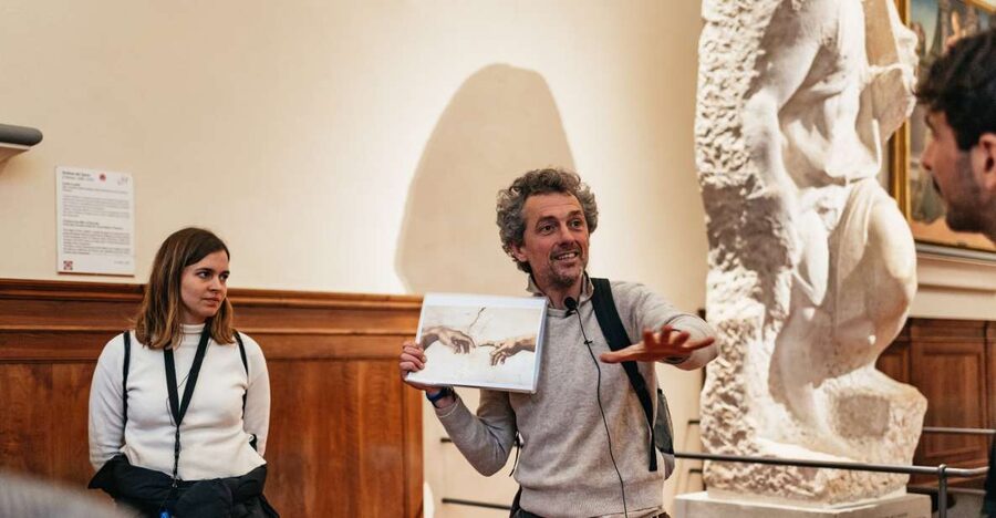 Florence: Skip-the-Line Accademia Guided Tour - Languages, access, and what to bring