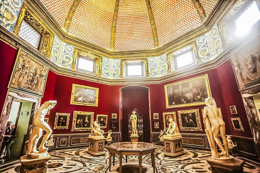 Florence: Skip-The-Line Uffizi Gallery Timed Entry Ticket - Crowds, stairs, and the best time to go