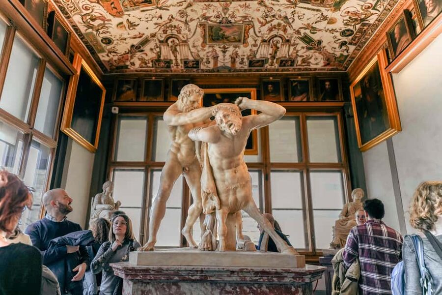 Florence: Uffizi Gallery Reserved-Entry VIP Tour - Caravaggio, Medusa, and the limits of 90 minutes
