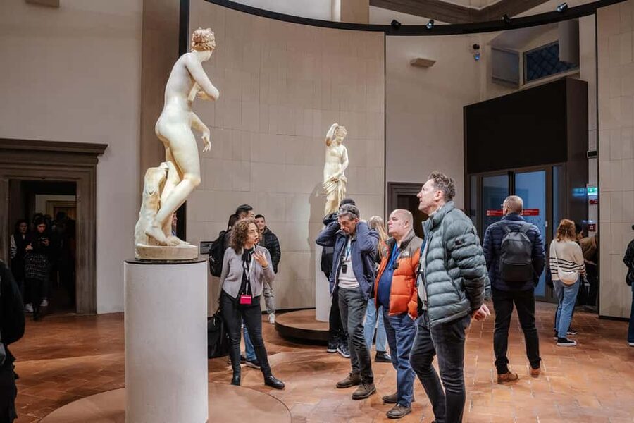 Florence: Uffizi Gallery Skip-the-Line Guided Tour - Why a guide helps inside the Uffizi