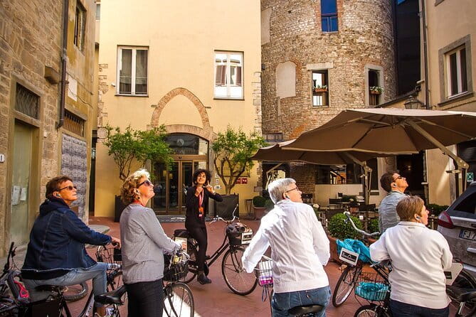 Florence Vintage Bike Tour–guided, small group or private option - Palazzo Pitti and Ponte Vecchio