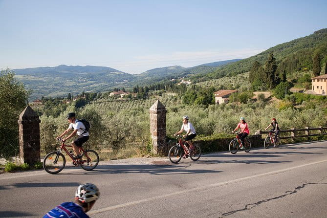 Florence Vintage Bike Tour–guided, small group or private option - Palazzo Vecchio and Piazza della Signoria