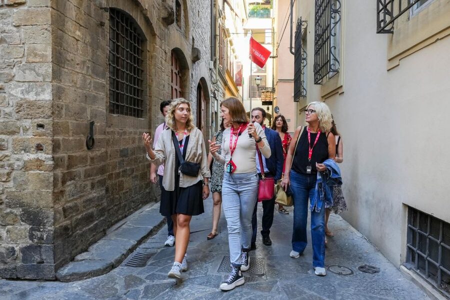 Florence: Walking Tour with David, Duomo & Uffizi Gallery - From Medici power to the Duomo