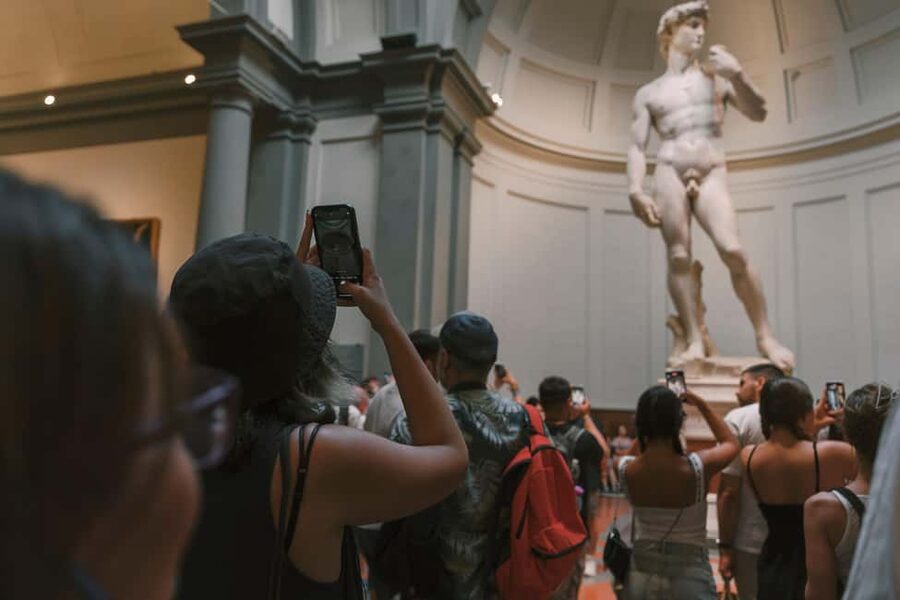 Florence: Walking Tour with David, Duomo & Uffizi Gallery - Finding Botticelli and Leonardo inside the Uffizi