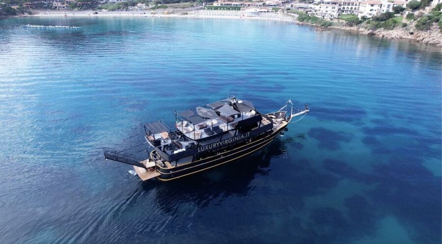 From Cannigione: La Maddalena Archipelago Boat Trip - Standard, VIP, or Privé: choosing the right place to sit