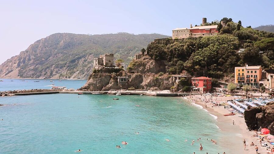 From Florence: Cinque Terre Day Trip with Optional Lunch - The bus, group size, and guide service