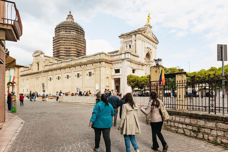 From Florence: Orvieto and Perugia Tour with Church Visits - Perugia: medieval streets and free time