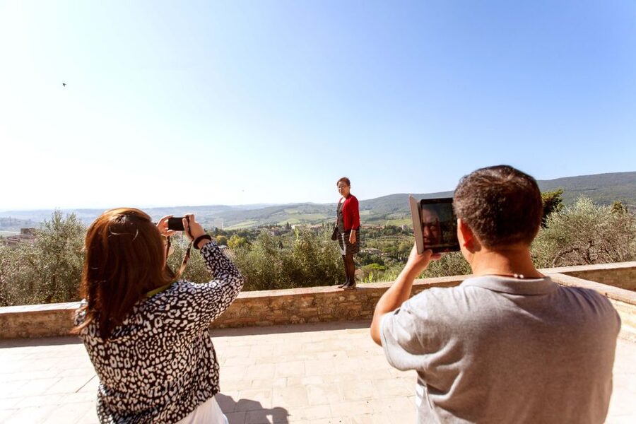 From Florence: San Gimignano, Siena, and Chianti Wine Tour - How the nine-hour schedule feels