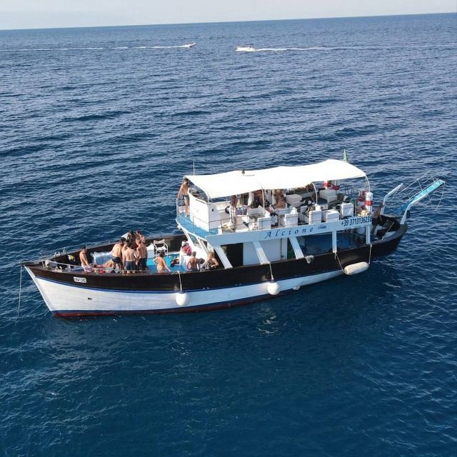 From Ischia: Procida Island Full-Day Boat Tour with Lunch - The final swims and toast near Il Fungo
