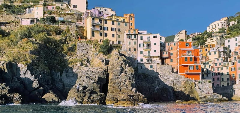 From La Spezia: Cinque Terre Boat Tour - What the guide adds to a fast boat ride