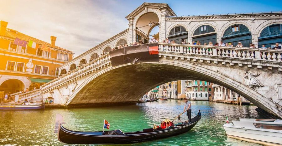 From Lake Garda: Full-Day Guided Group Tour of Venice - Why the boat arrival makes this Venice day trip worthwhile