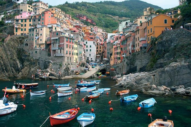 From Milan: Cinque Terre Guided Full-Day Trip With Cruise - How good is the guiding?