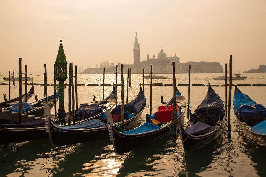 From Milan: Venice and Verona Full-Day Tour by Train - Free time for food, photos, and a gondola