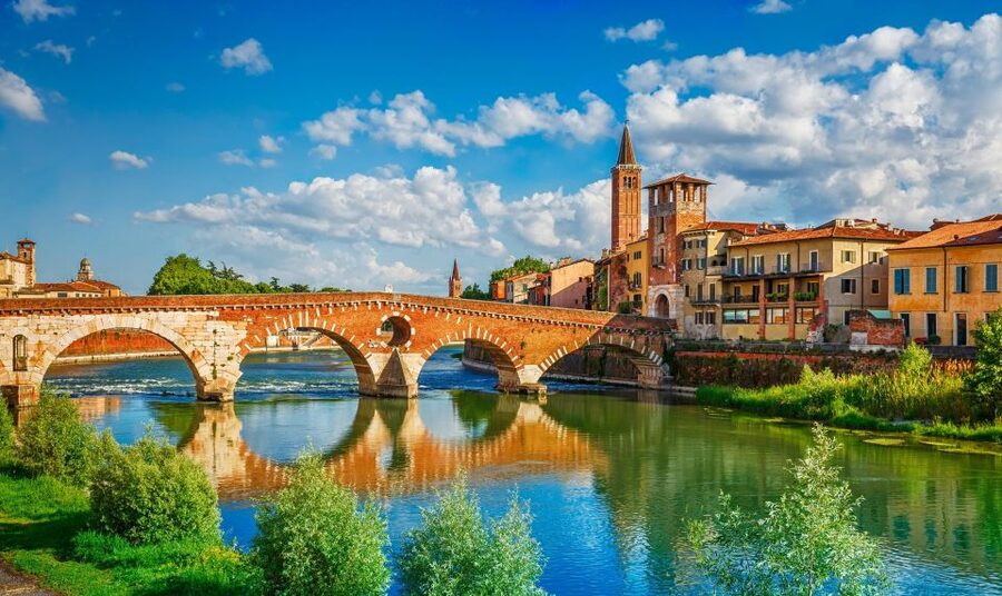 From Milan: Verona, Sirmione and Lake Garda with Boat Cruise - What the guide and driver add