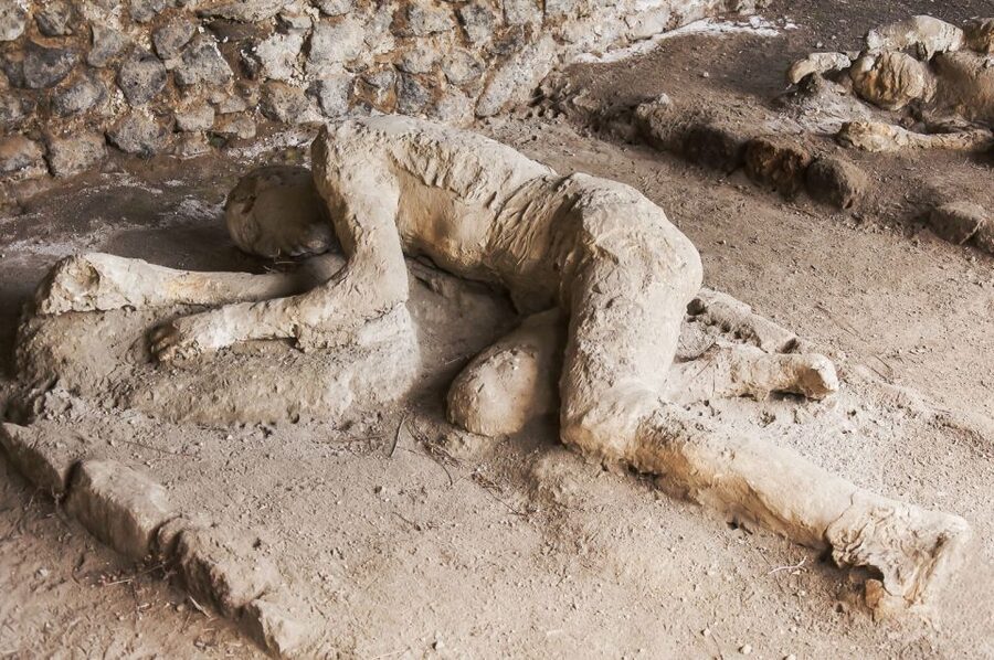 From Naples: Pompeii & Amalfi Coast Full-Day Trip with Lunch - Guides, languages, and how the commentary works