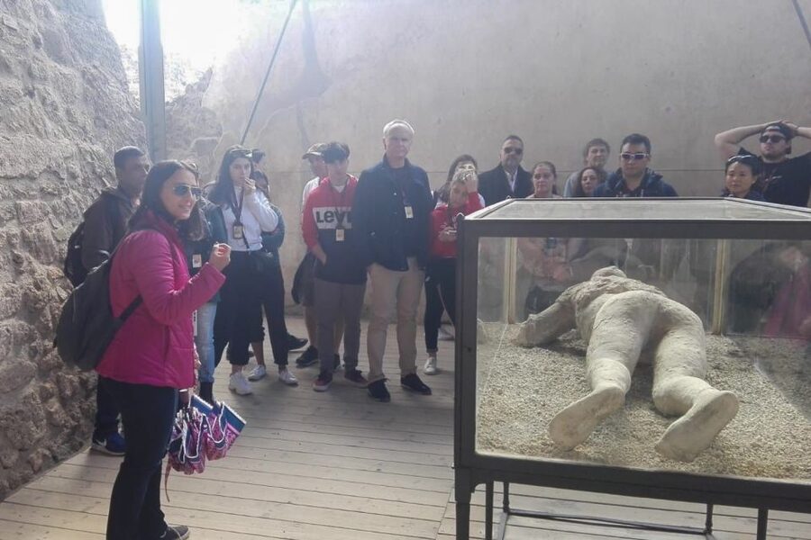 From Naples: Pompeii and Herculaneum Tour with Lunch - Lunch near Pompeii, with a choice of main dishes