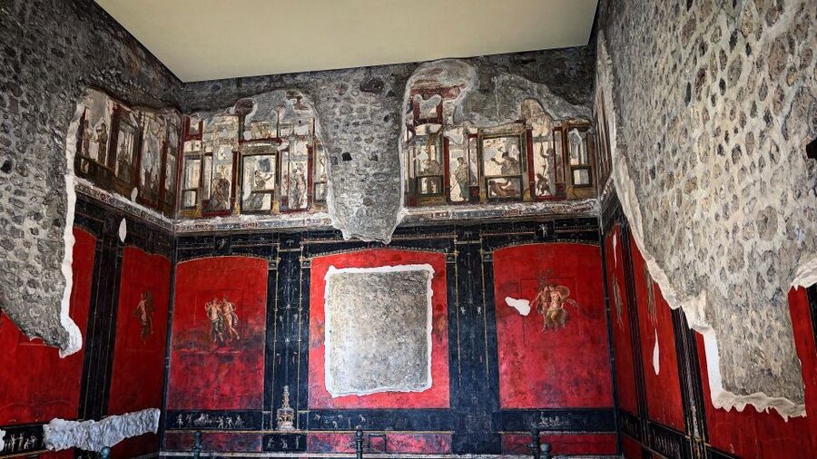From Naples: Pompeii Guided Tour with Skip-the-Line Tickets - Why Pompeii works best with a guide